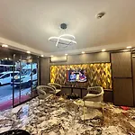 Crowned Exclusive Hotel