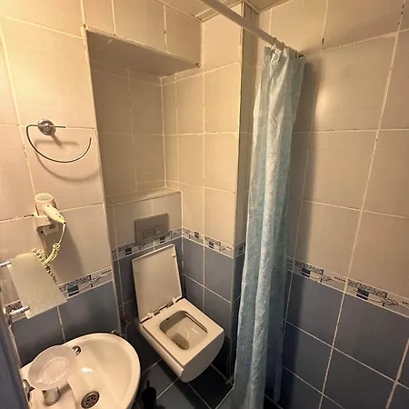 Ξενοδοχείο Crowned Exclusive 2*