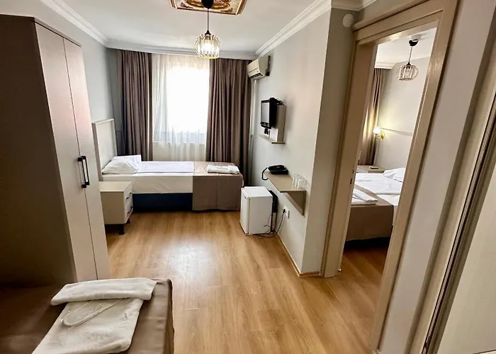 Crowned Exclusive Hotel