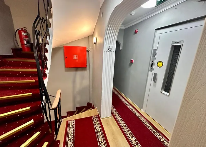 Hotel Crowned Exclusive