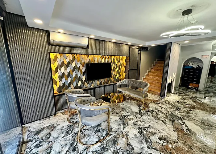 Hotel Crowned Exclusive