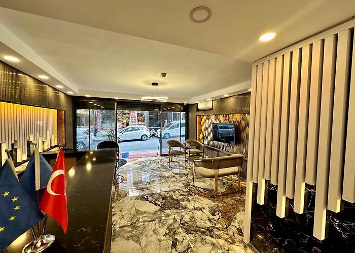 Crowned Exclusive Hotel 2*