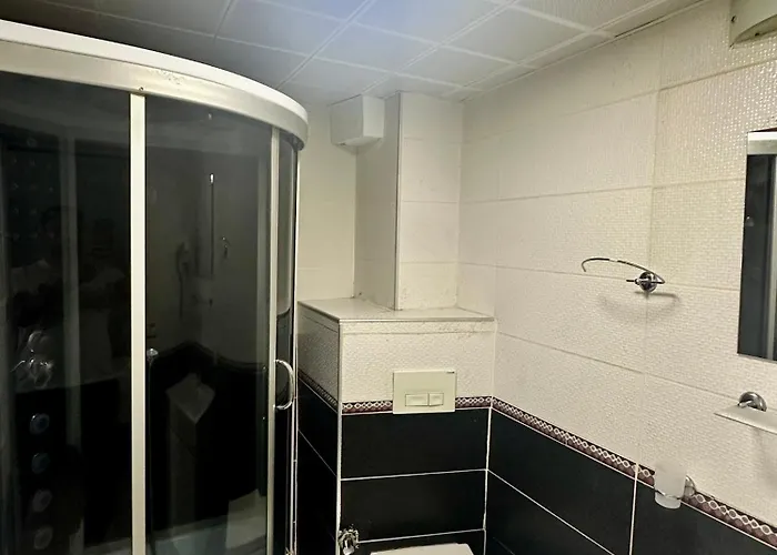 Crowned Exclusive Отель 2*