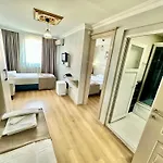 Hotel Crowned Exclusive
