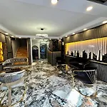 Crowned Exclusive Hotel