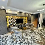 Hotel Crowned Exclusive