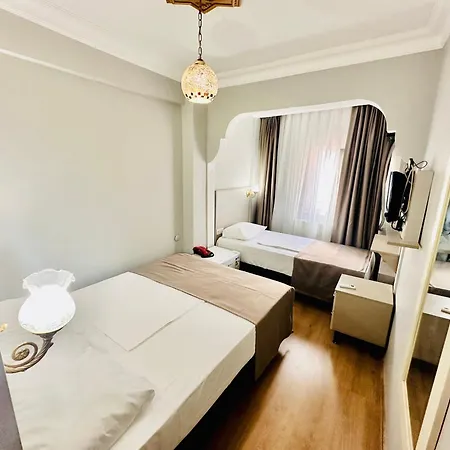 Crowned Exclusive Hotel 2*