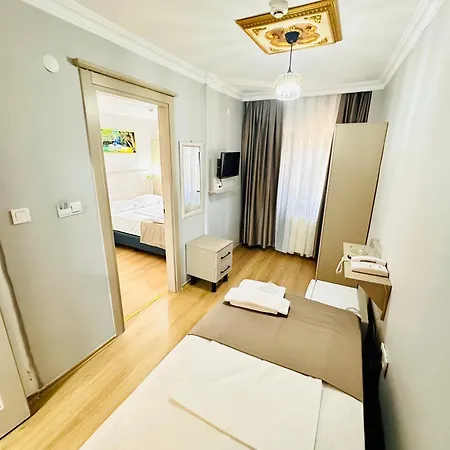 Crowned Exclusive Hotel
