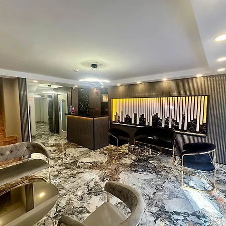 Crowned Exclusive Hotel 2*