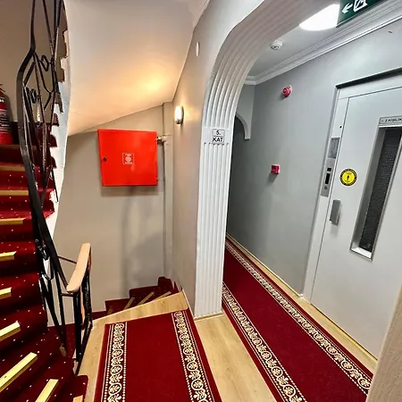 Hotel Crowned Exclusive