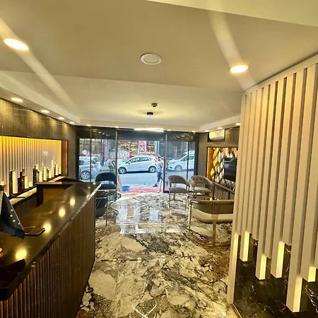 Crowned Exclusive Hotel 2*