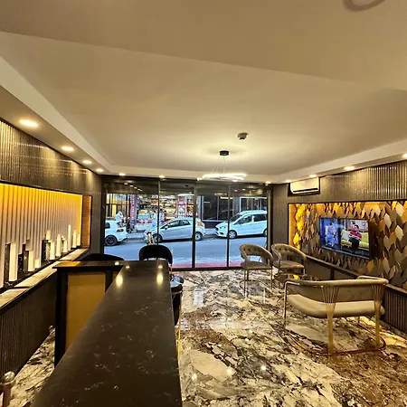 Crowned Exclusive Hotel