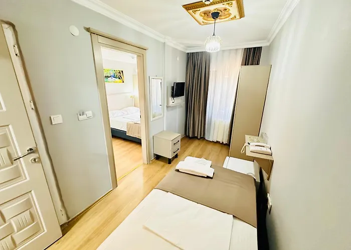 Crowned Exclusive Hotel