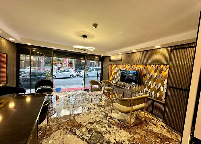 Hotel Crowned Exclusive