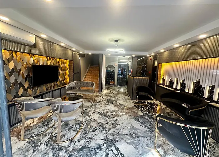 Crowned Exclusive 2*