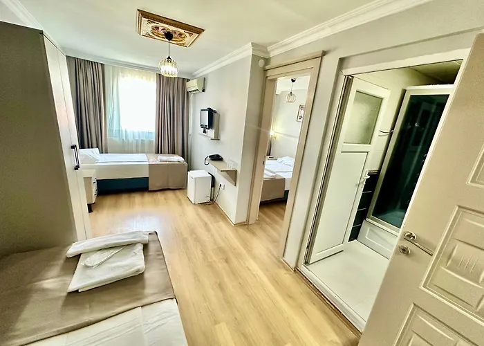 Hotel Crowned Exclusive