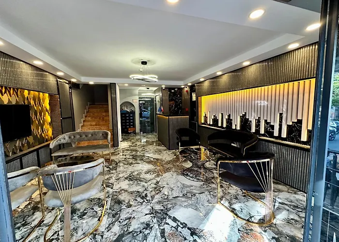 Crowned Exclusive Hotel