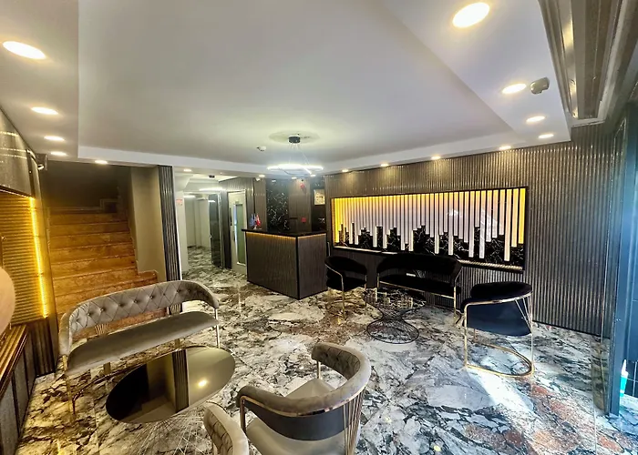 Crowned Exclusive Hotel 2*