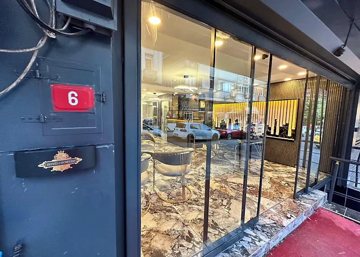 Crowned Exclusive Hotel 2*