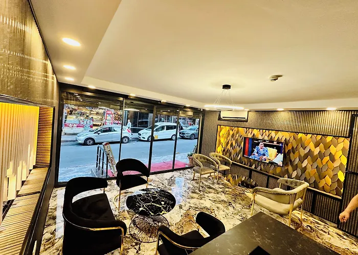 Hotel Crowned Exclusive