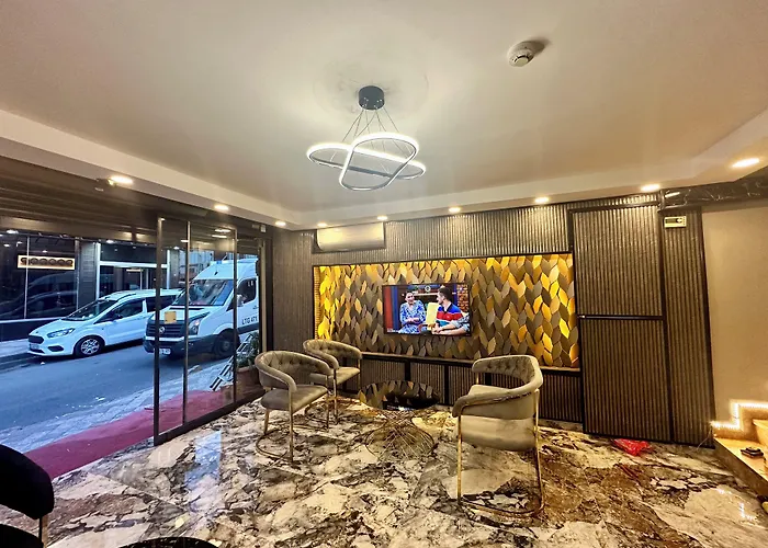 Crowned Exclusive Hotel