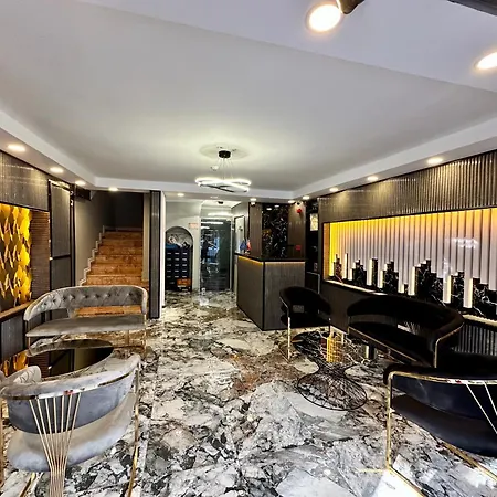 Szálloda Crowned Exclusive 2*