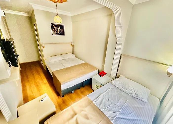 Szálloda Crowned Exclusive