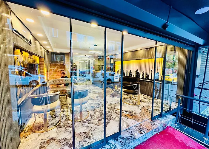 Crowned Exclusive 2*