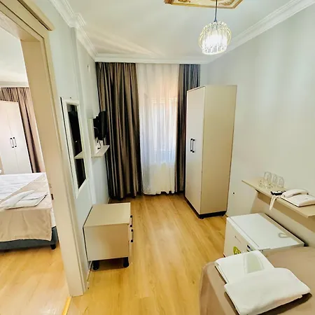 Crowned Exclusive Otel 2*