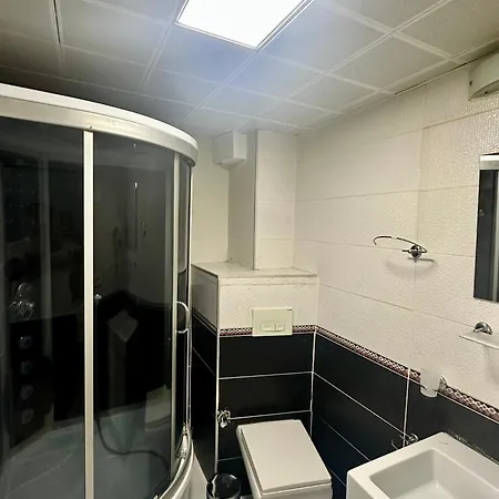 Crowned Exclusive Otel 2*