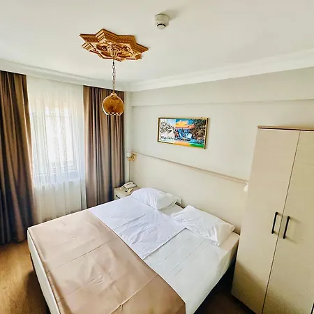 Crowned Exclusive Otel 2*