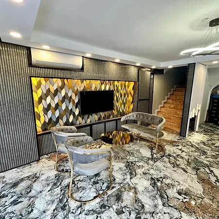 Otel Crowned Exclusive