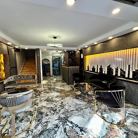 Crowned Exclusive Otel