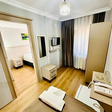 Crowned Exclusive Otel 2*